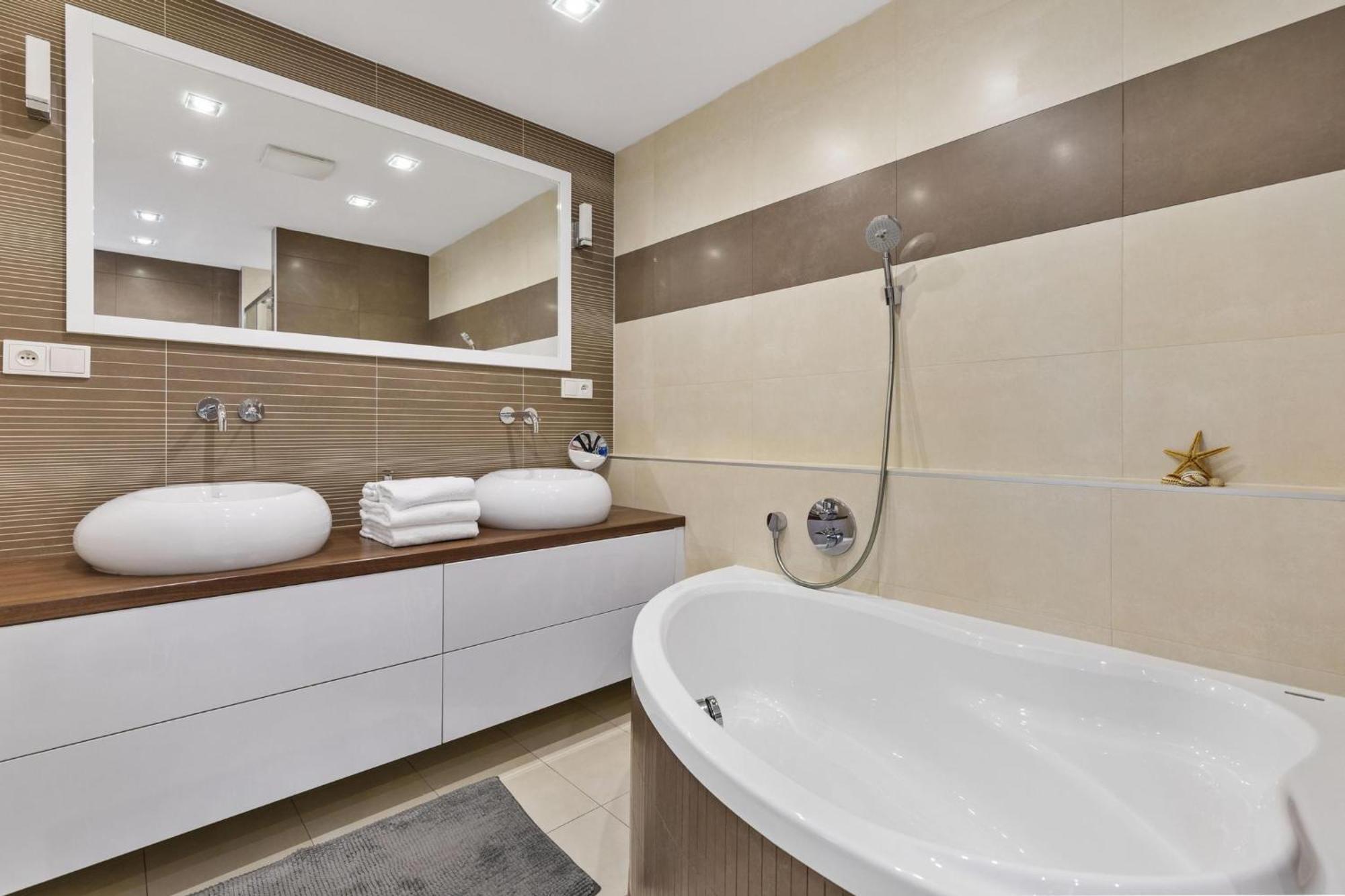 Sky Apartman In Bratislava - With 2 Parking Places Exterior foto